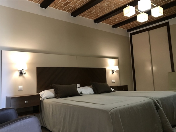 Imagen de la habitación del Hostal Los Girasoles, INIESTA. Foto 17