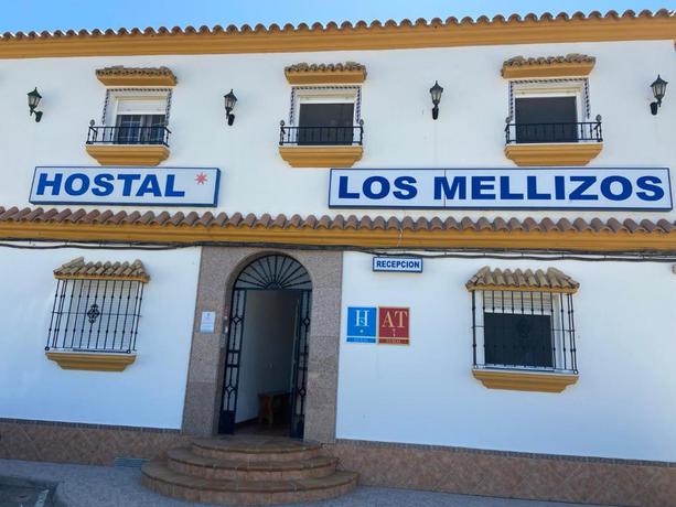 Imagen de los exteriores del Hostal Los Mellizos, Conil de la Frontera. Foto 22