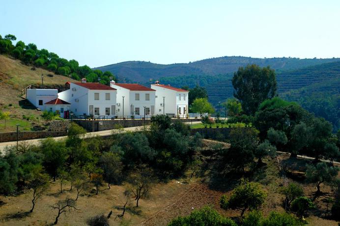 Imagen de los exteriores del Hostal Los Molinos, Sanl&uacute;car de Guadiana. Foto 14