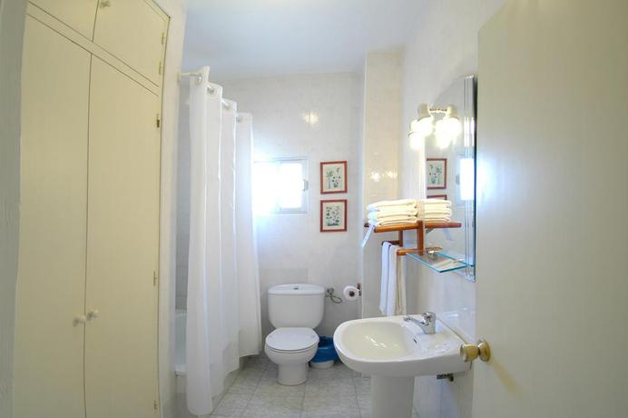 Imagen de la habitación del Hostal Los Molinos, Sanl&uacute;car de Guadiana. Foto 10