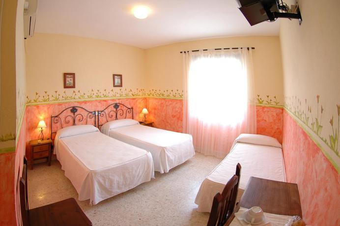 Imagen de la habitación del Hostal Los Molinos, Sanl&uacute;car de Guadiana. Foto 11