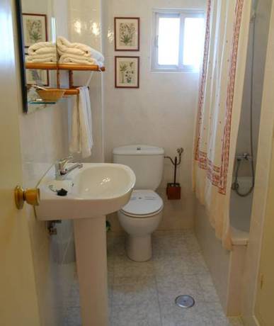 Imagen de la habitación del Hostal Los Molinos, Sanl&uacute;car de Guadiana. Foto 12