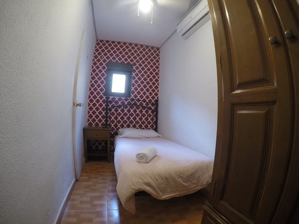 Imagen de la habitación del Hostal Los Perales, Malasaña. Foto 5