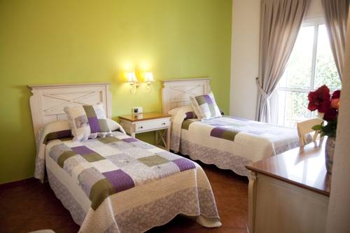 Imagen general del Hostal Los Pinos, Los Ca&ntilde;os de Meca. Foto 2