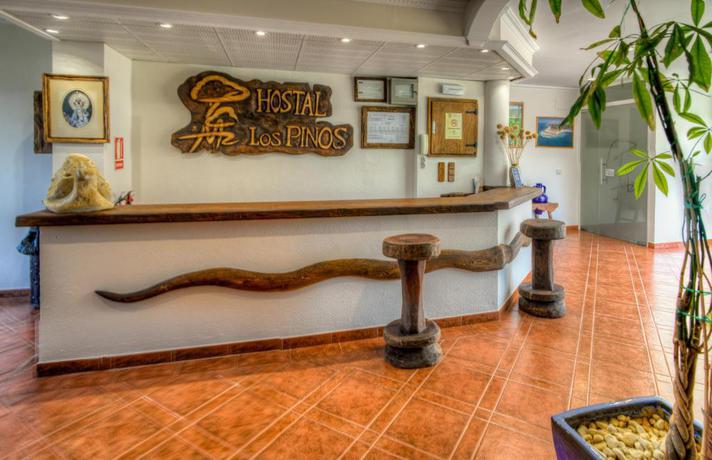 Imagen de los interiores del Hostal Los Pinos, Los Ca&ntilde;os de Meca. Foto 7