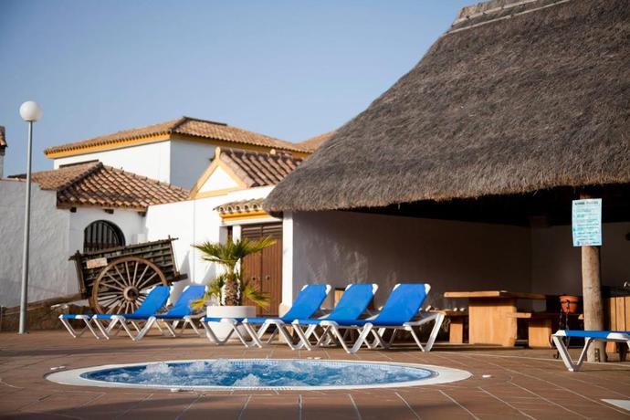 Imagen de los interiores del Hostal Los Pinos, Los Ca&ntilde;os de Meca. Foto 9