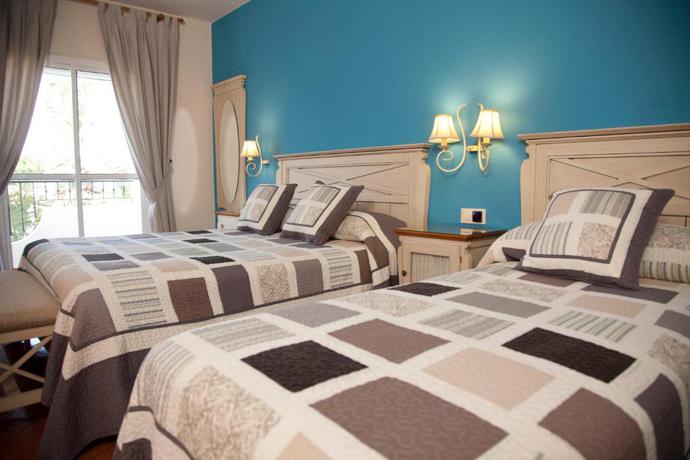 Imagen de la habitación del Hostal Los Pinos, Los Ca&ntilde;os de Meca. Foto 4
