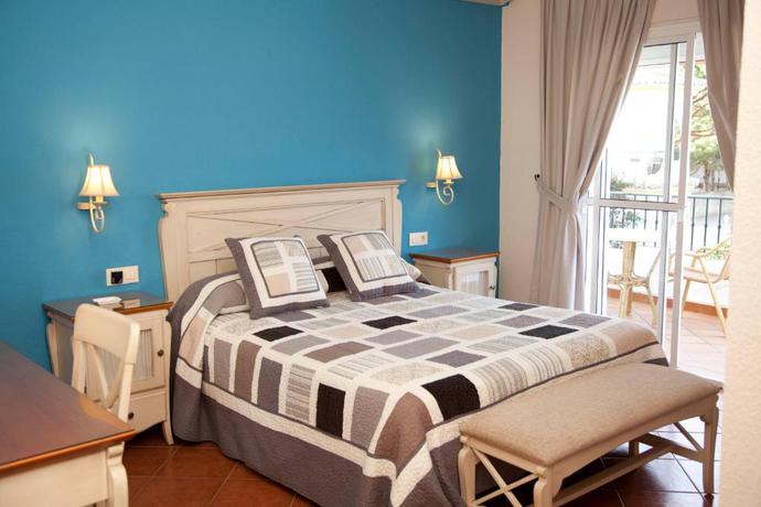 Imagen de la habitación del Hostal Los Pinos, Los Ca&ntilde;os de Meca. Foto 6