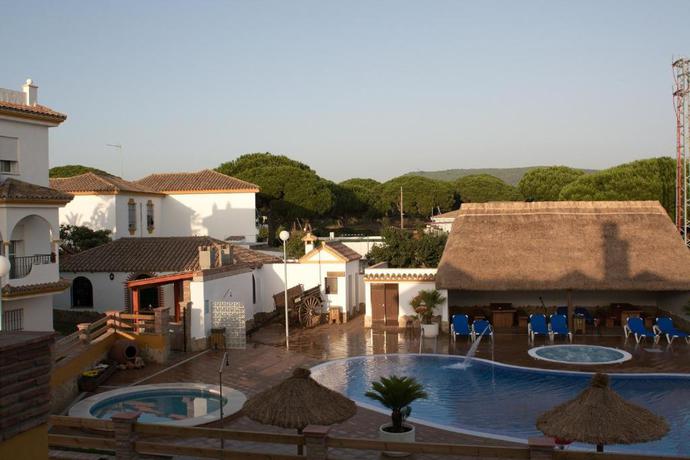 Imagen general del Hostal Los Pinos, Los Ca&ntilde;os de Meca. Foto 1