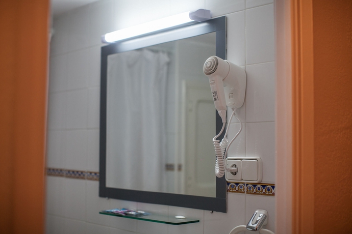 Imagen de la habitación del Hostal Los Pinos, Playa es Caná. Foto 3