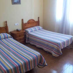 Imagen de la habitación del Hostal Los Robles, Ayamonte. Foto 2