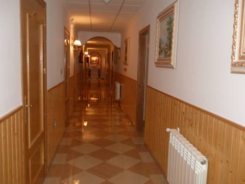 Imagen de la habitación del Hostal Los Rosales, Alcaraz. Foto 4