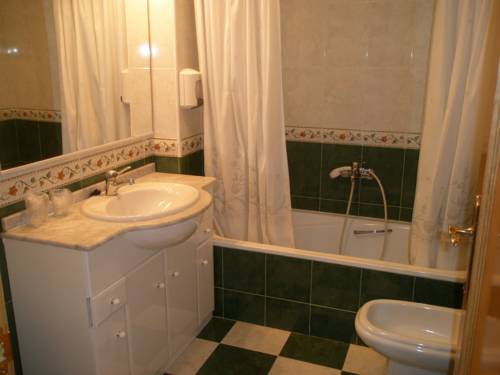 Imagen de la habitación del Hostal Los Rosales, Alcaraz. Foto 5