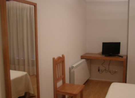 Imagen de la habitación del Hostal Los Villares. Foto 14