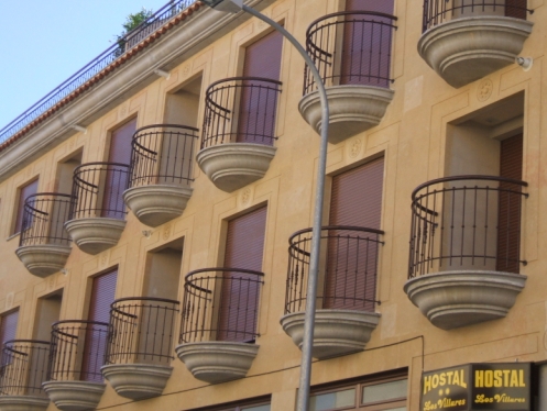 Imagen de los exteriores del Hostal Los Villares. Foto 18