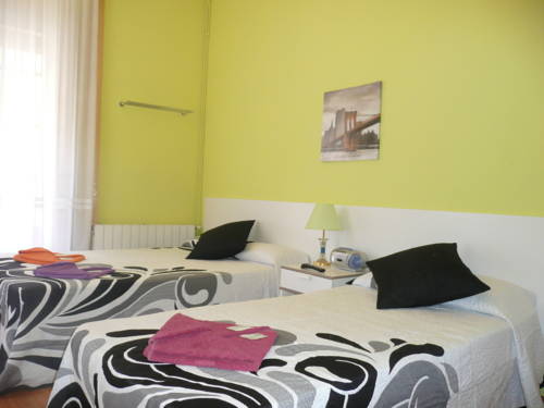 Imagen de la habitación del Hostal Loyola. Foto 3