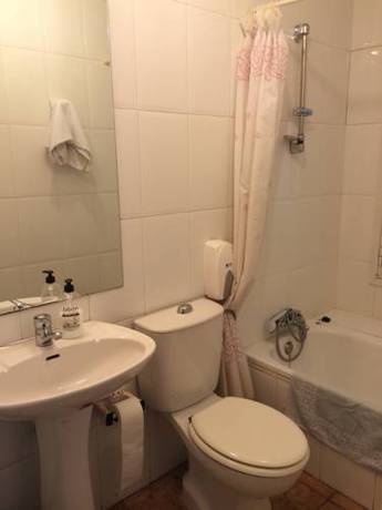 Imagen de la habitación del Hostal Lucy, Santander. Foto 6