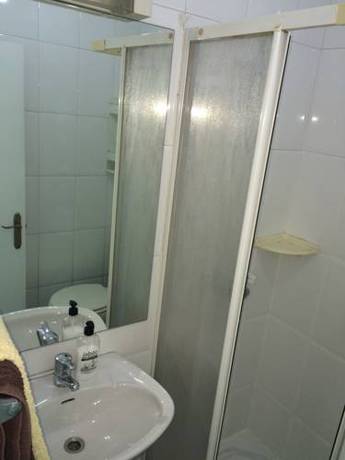 Imagen de la habitación del Hostal Lucy, Santander. Foto 11