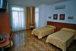 Imagen de la habitación del Hostal Luis Xv. Foto 4