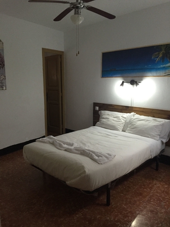 Imagen de la habitación del Hostal Macaya. Foto 10