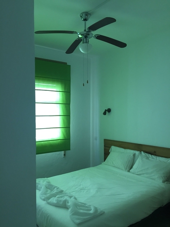 Imagen de la habitación del Hostal Macaya. Foto 12