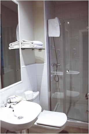 Imagen de la habitación del Hostal Madrid, Madrid. Foto 2