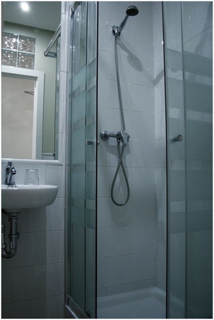 Imagen de la habitación del Hostal Madrid, Madrid. Foto 5