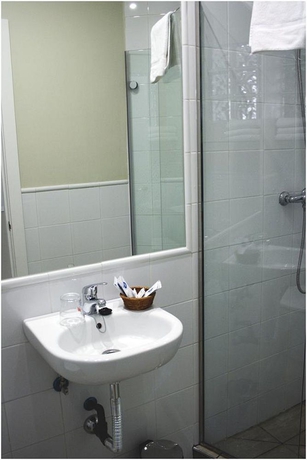 Imagen de la habitación del Hostal Madrid, Madrid. Foto 13