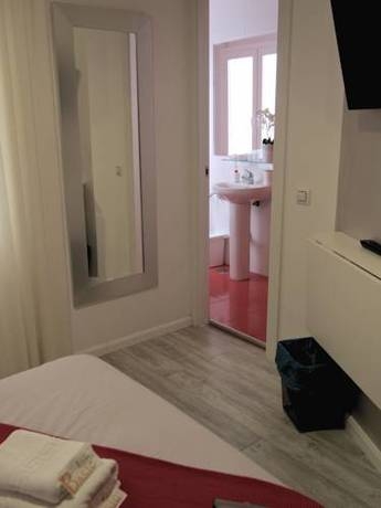 Imagen de la habitación del Hostal Madrid Sol. Foto 2
