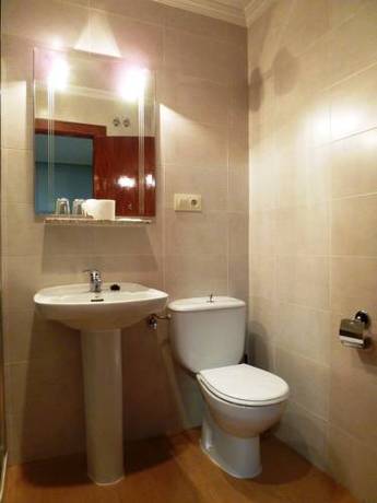 Imagen de la habitación del Hostal Madrid, Toledo. Foto 11