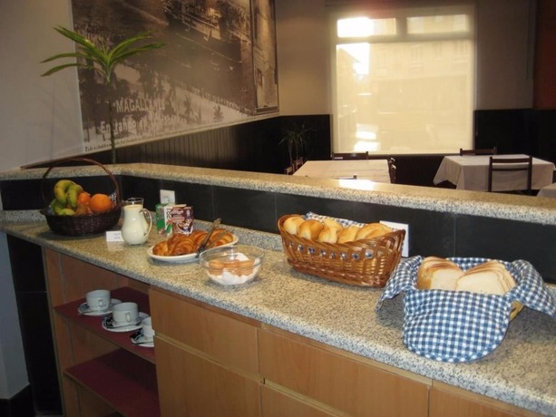 Imagen del bar/restaurante del Hostal Magallanes. Foto 5