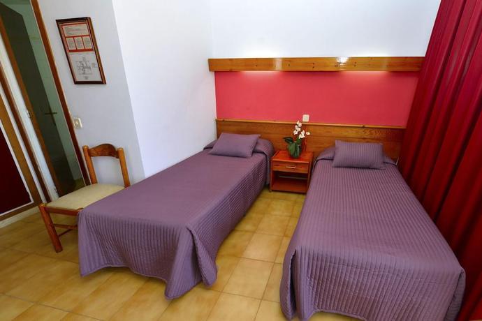 Imagen general del Hostal Magnolia, Lloret de Mar. Foto 11