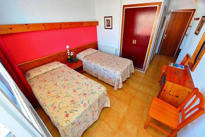 Imagen general del Hostal Magnolia, Lloret de Mar. Foto 15