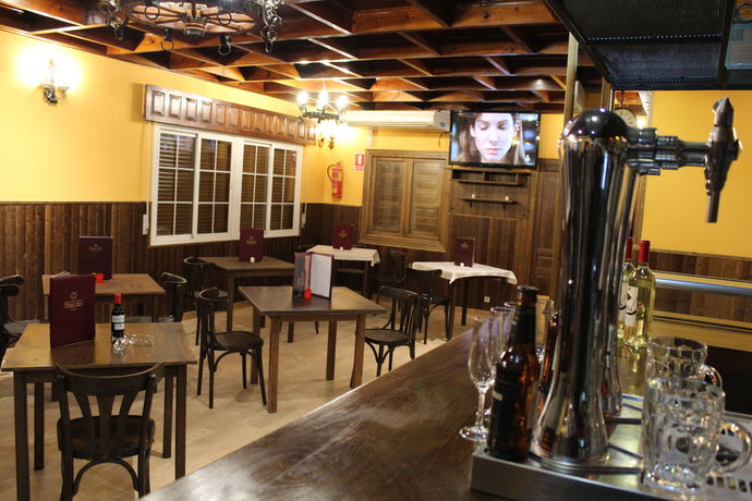 Imagen del bar/restaurante del Hostal Mainz. Foto 2