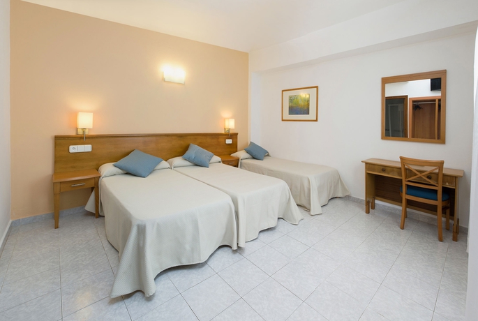 Imagen de la habitación del Hostal Mallorca, San Antonio [Centro]. Foto 4