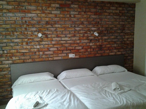 Imagen de la habitación del Hostal Mar Del Plata, El Arenal. Foto 5