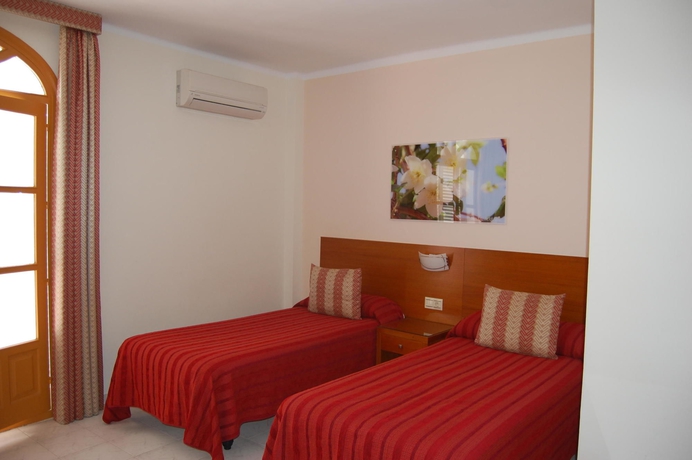 Imagen de la habitación del Hostal Marazul, Nerja. Foto 4