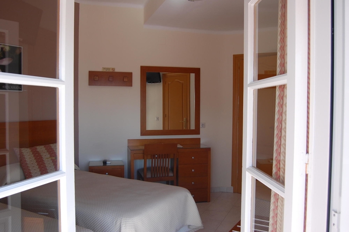 Imagen de la habitación del Hostal Marazul, Nerja. Foto 7