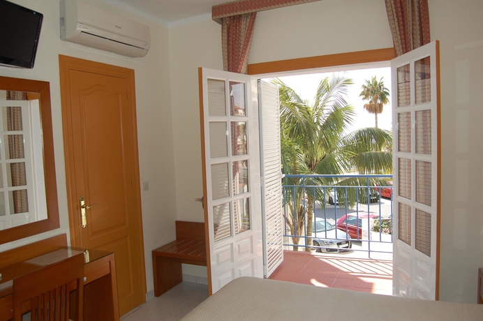 Imagen de la habitación del Hostal Marazul, Nerja. Foto 11