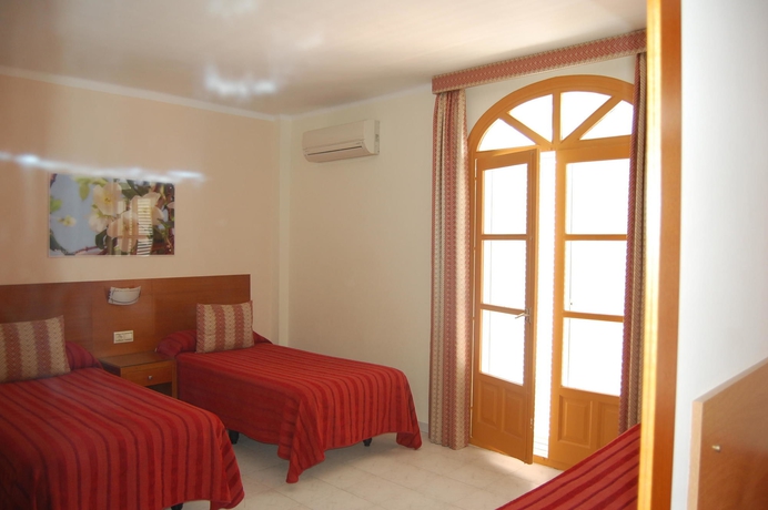 Imagen de la habitación del Hostal Marazul, Nerja. Foto 16