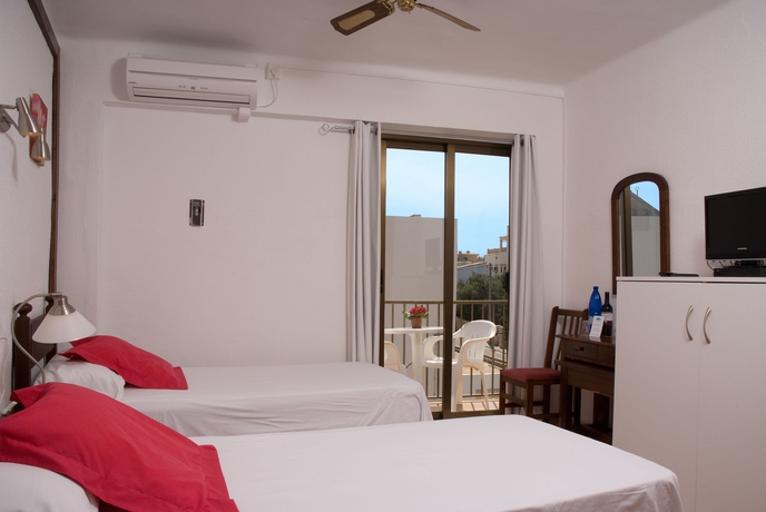 Imagen de la habitación del Hostal Marblau, Cala Figuera. Foto 2