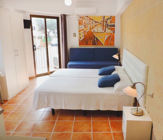 Imagen de la habitación del Hostal Marblau, Cala Figuera. Foto 6