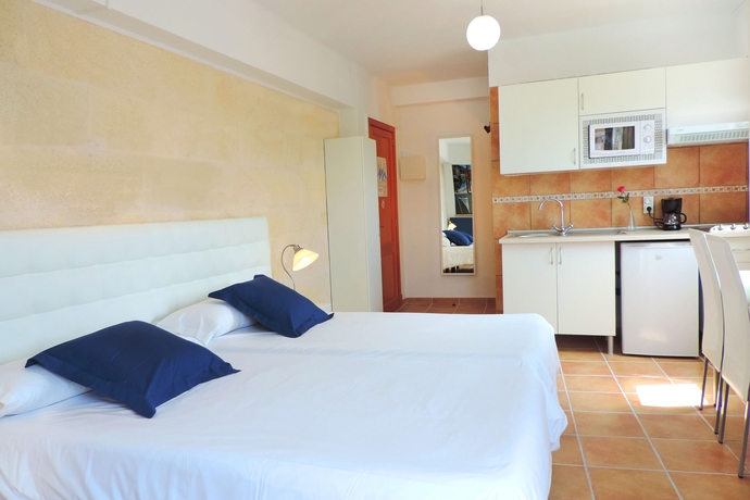Imagen de la habitación del Hostal Marblau, Cala Figuera. Foto 7