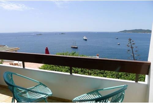 Imagen de los exteriores del Hostal Marblau, Ibiza ciudad. Foto 5
