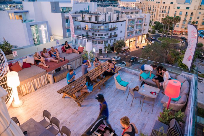 Imagen de los exteriores del Hostal Marco Polo Party. Foto 13