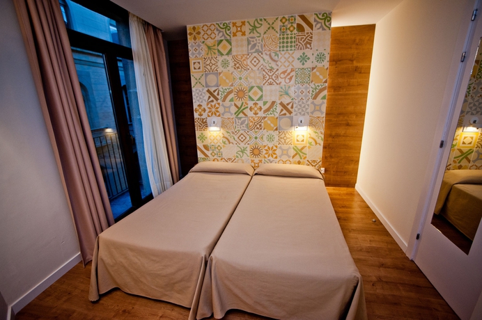Imagen de la habitación del Hostal Mare Nostrum, Las Ramblas. Foto 3