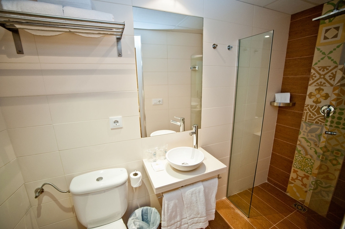 Imagen de la habitación del Hostal Mare Nostrum, Las Ramblas. Foto 8