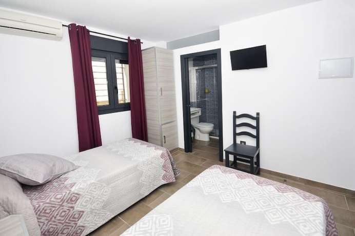 Imagen de la habitación del Hostal Maria Jose, Conil de la Frontera. Foto 3