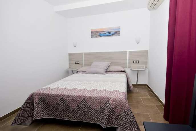 Imagen de la habitación del Hostal Maria Jose, Conil de la Frontera. Foto 4