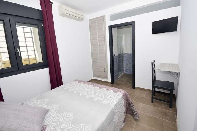 Imagen de la habitación del Hostal Maria Jose, Conil de la Frontera. Foto 7